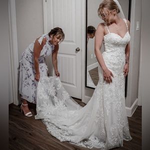 Wedding dress lace